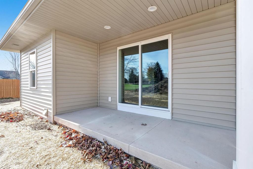 Photo of 475 Earnhardt COURT, Green Bay, WI 54311 (MLS # 50318636)