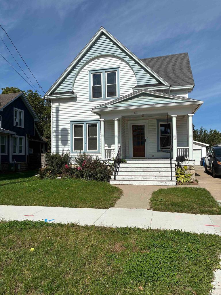 Photo of 332 W 15th AVENUE, Oshkosh, WI 54902 (MLS # 50333234)