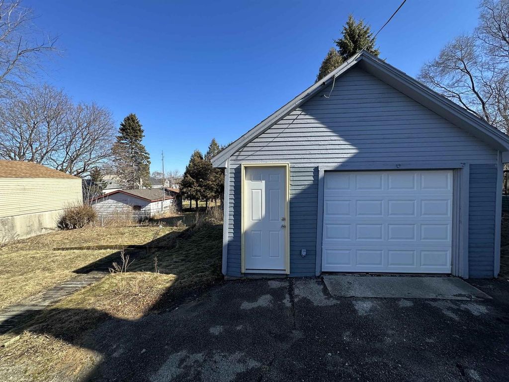 Photo of 1409 S 10th STREET, Manitowoc, WI 54220 (MLS # 50319155)