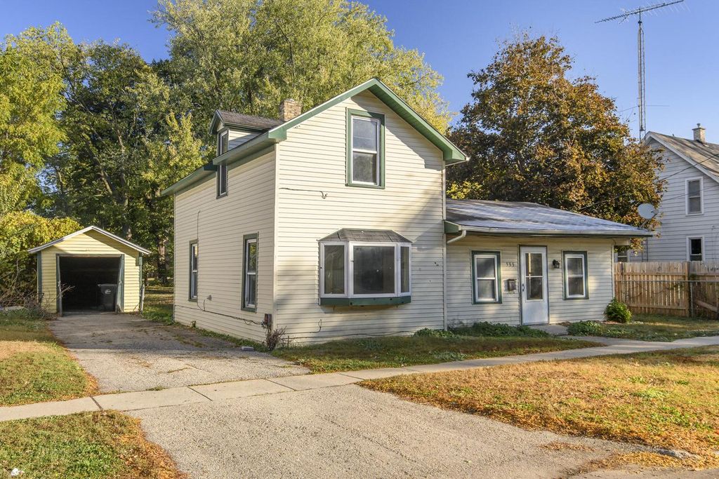 Photo of 535 Vernon AVENUE, Beloit, WI 53511 (MLS # 1942882)