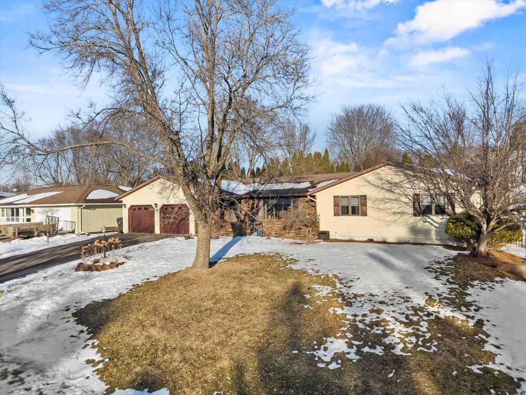 Photo of 1307 N Wood AVENUE, Marshfield, WI 54449 (MLS # 22600612)