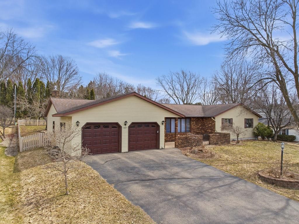 Photo of 1307 N Wood AVENUE, Marshfield, WI 54449 (MLS # 22600612)