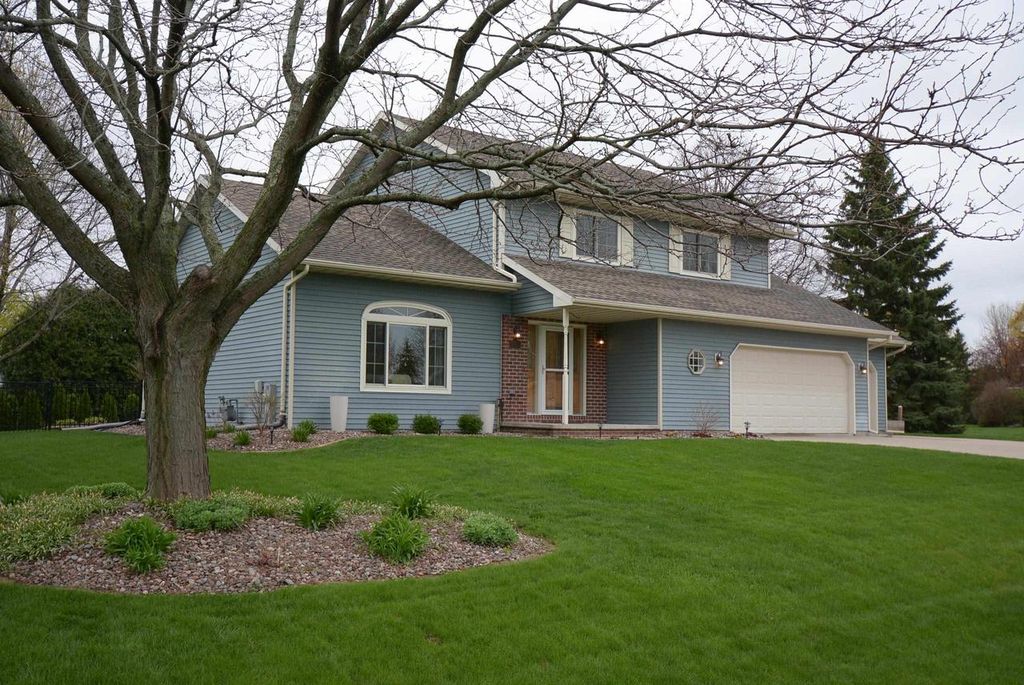 Photo of 140 Overland TRAIL, Oshkosh, WI 54904 (MLS # 50324586)