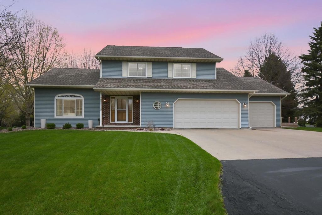 Photo of 140 Overland TRAIL, Oshkosh, WI 54904 (MLS # 50324586)
