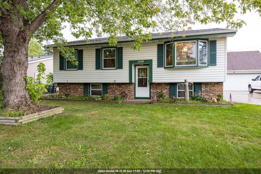 Photo of 1049 Gillingham ROAD, Neenah, WI 54956 (MLS # 50331177)
