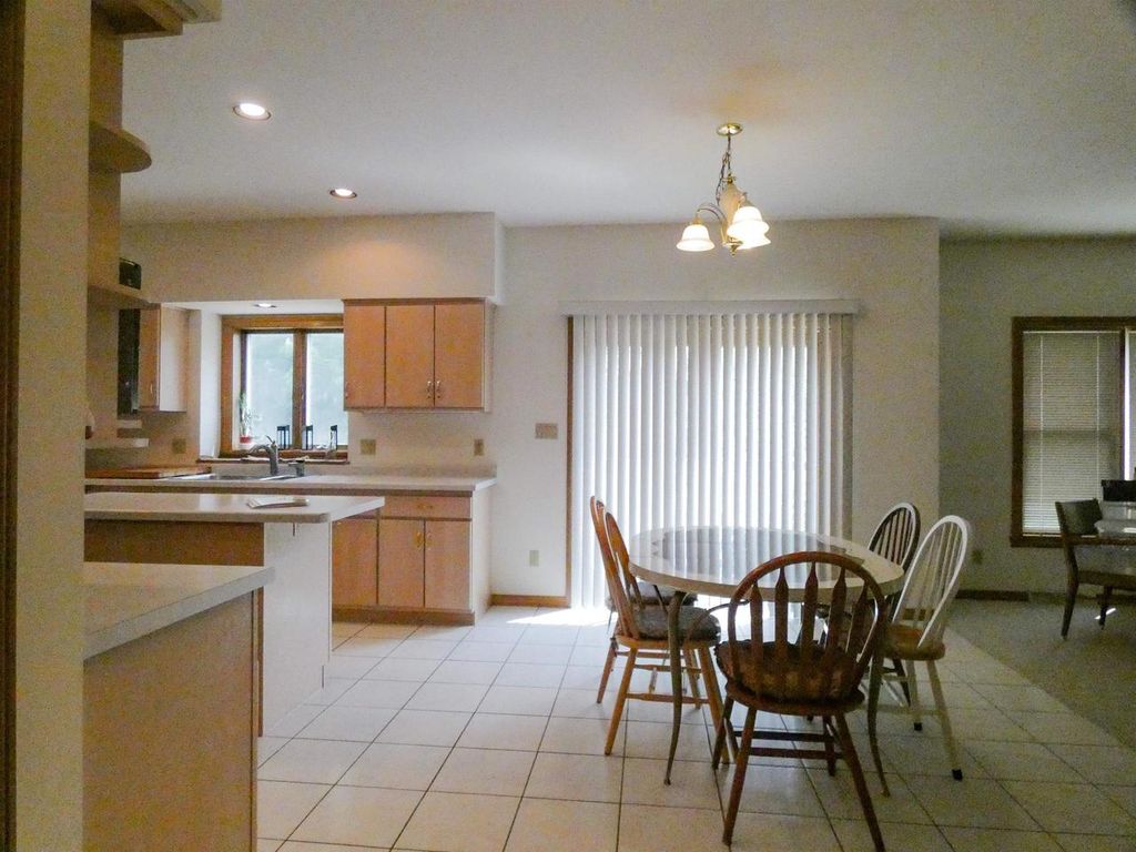 Photo of 125 E Wayfarer LANE, Appleton, WI 54913 (MLS # 50321034)