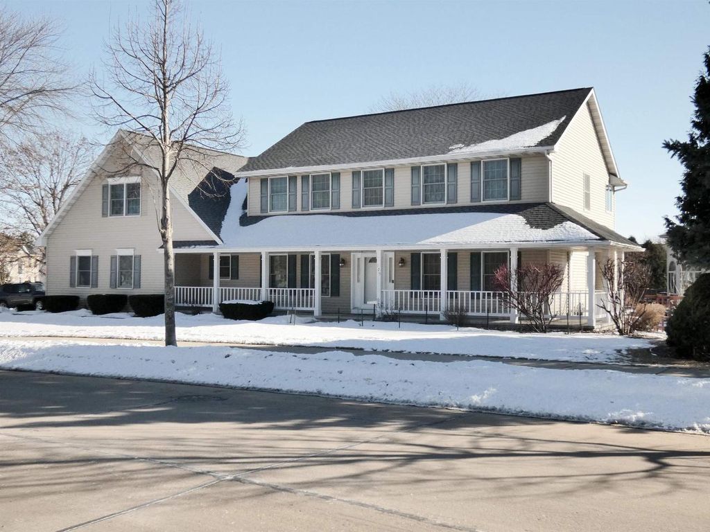 Photo of 125 E Wayfarer LANE, Appleton, WI 54913 (MLS # 50321034)