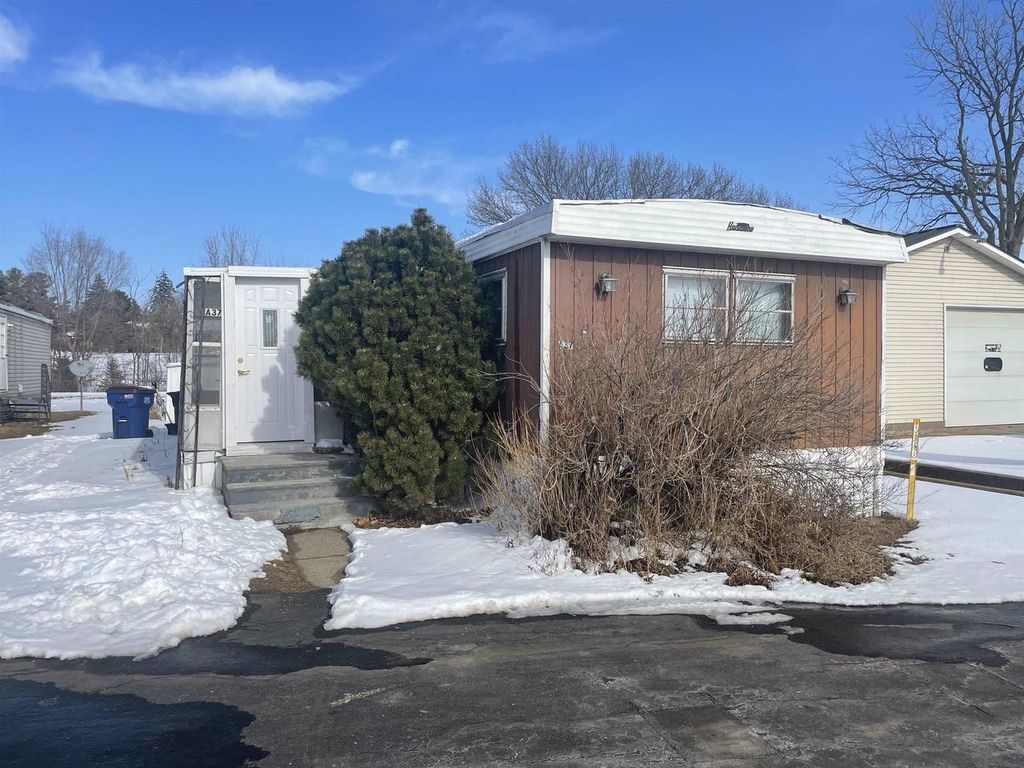 Photo of 1025 S Oak AVENUE #A37, Onalaska, WI 54650 (MLS # 2017313)