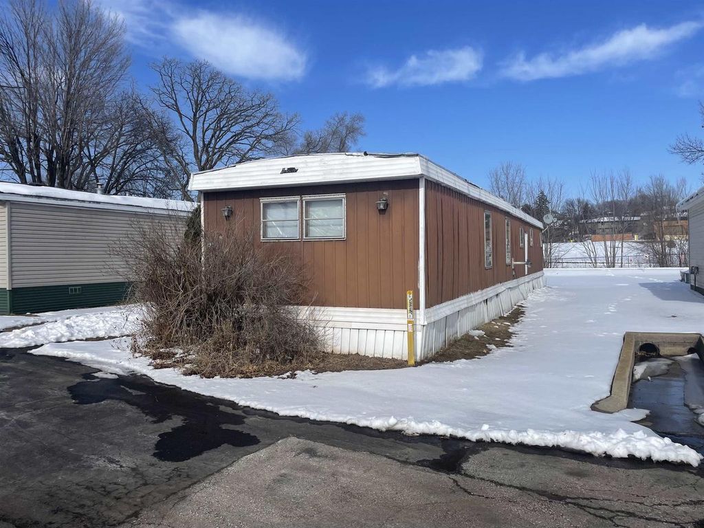 Photo of 1025 S Oak AVENUE #A37, Onalaska, WI 54650 (MLS # 2017313)