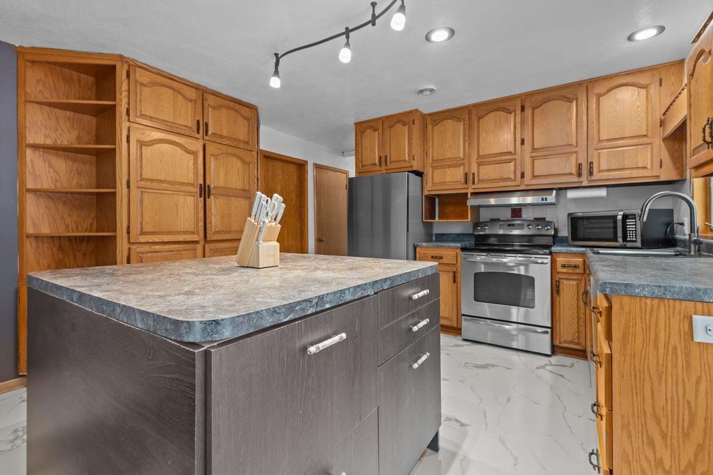 Photo of 958 Cozy LANE, Oshkosh, WI 54901 (MLS # 50319590)