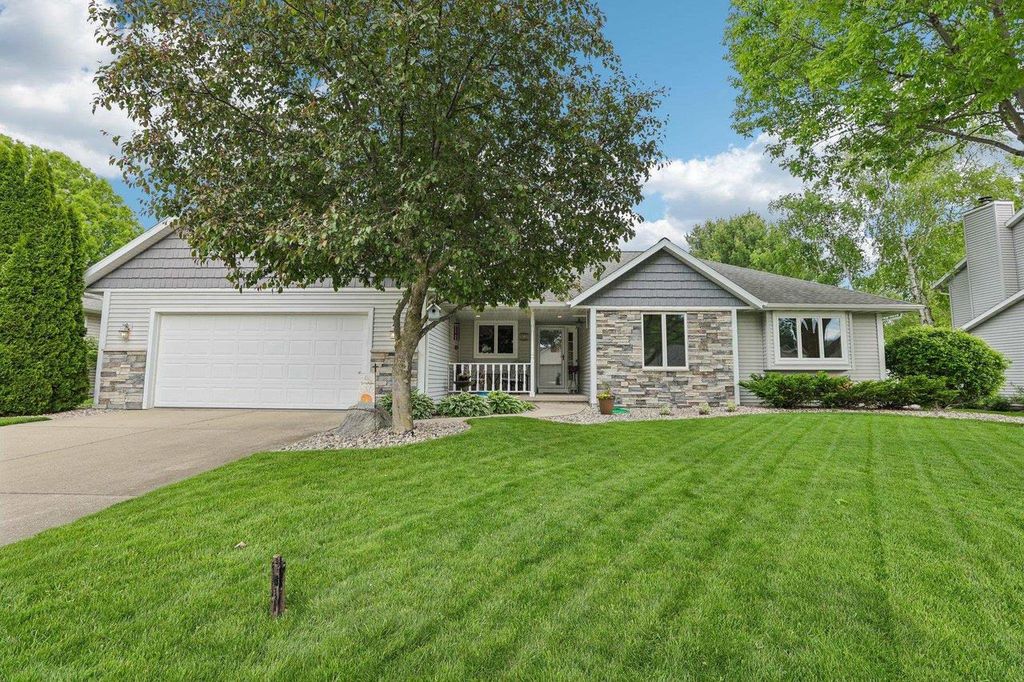 Photo of 810 Ganser DRIVE, Waunakee, WI 53597 (MLS # 2023941)