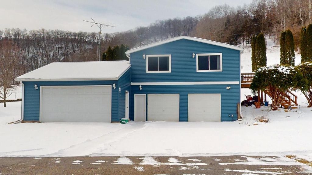Photo of S3527 Bobcat TRAIL, Fountain City, WI 54629 (MLS # 1949099)