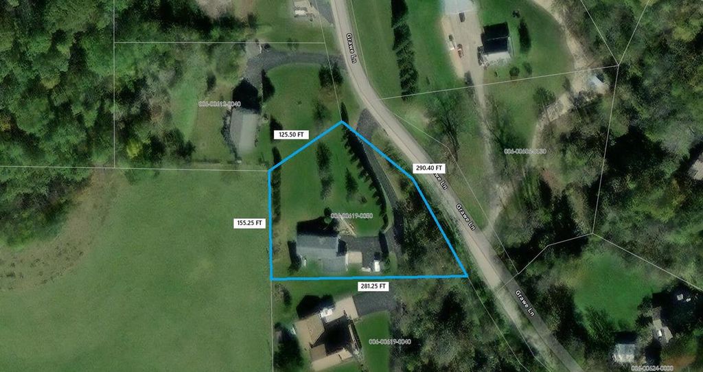 Photo of S3527 Bobcat TRAIL, Fountain City, WI 54629 (MLS # 1949099)