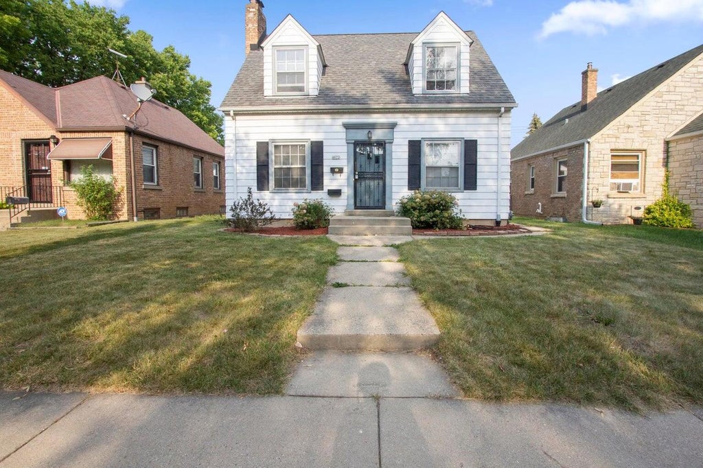 Photo of 4872 N 40th STREET, Milwaukee, WI 53209 (MLS # 1964375)