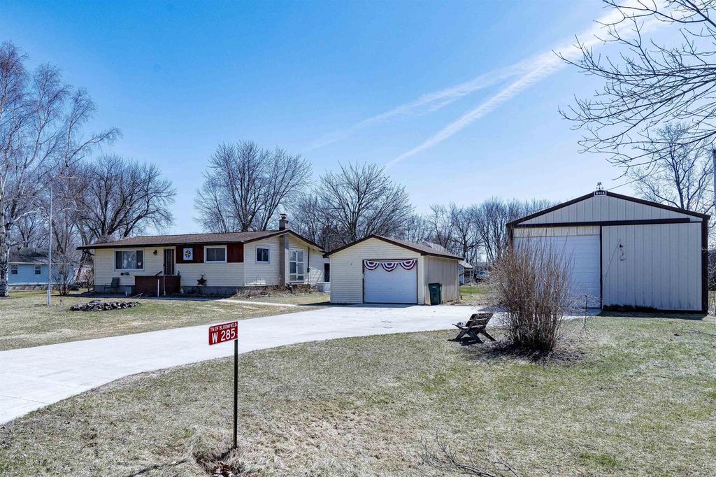 Photo of W285 Oak STREET, Fremont, WI 54940 (MLS # 50323444)