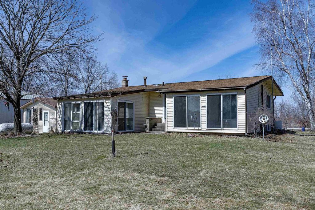 Photo of W285 Oak STREET, Fremont, WI 54940 (MLS # 50323444)