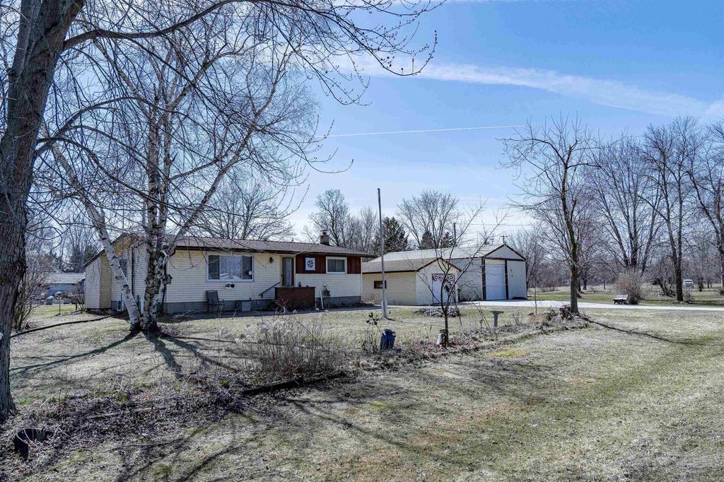 Photo of W285 Oak STREET, Fremont, WI 54940 (MLS # 50323444)
