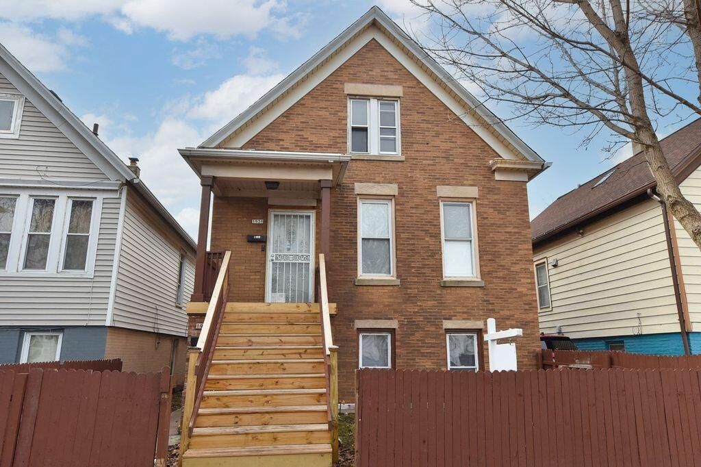 Photo of 1939 S Winona LANE #1941, Milwaukee, WI 53204 (MLS # 1941955)