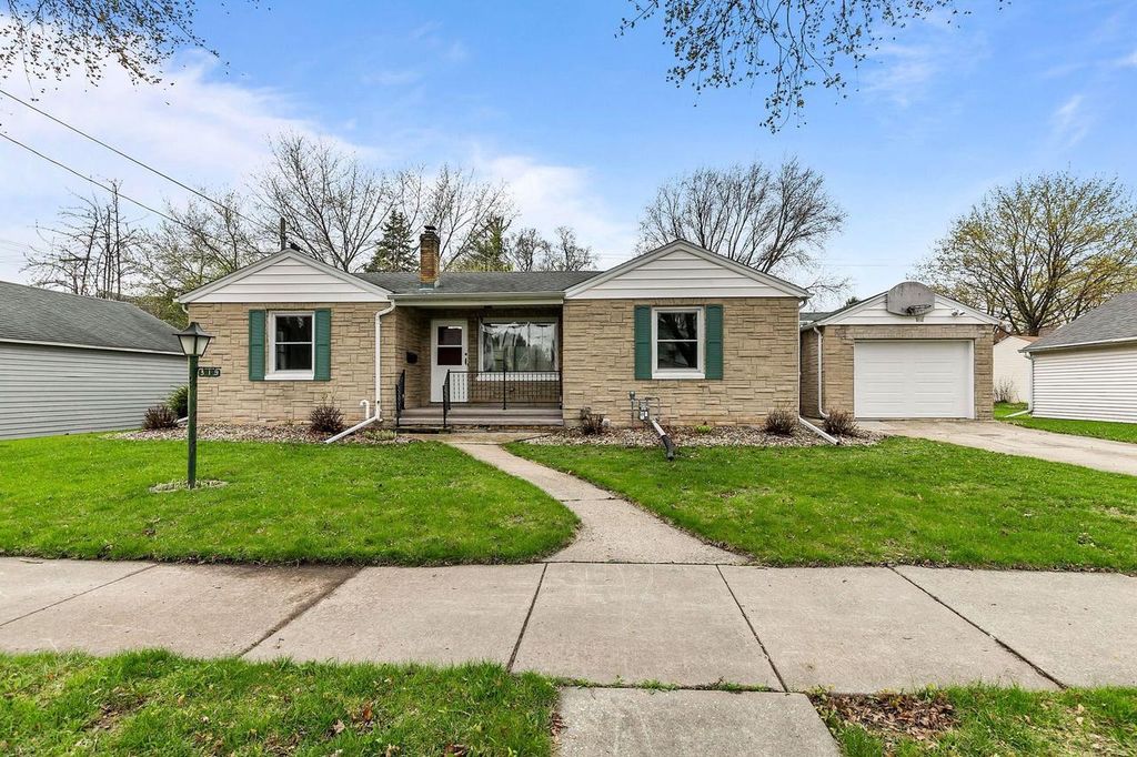 Photo of 319 S Spruce STREET, Appleton, WI 54914 (MLS # 50324336)