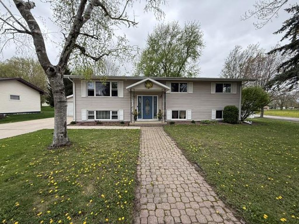 Photo of 506 Hart DRIVE, Clinton, WI 53525 (MLS # 2021607)