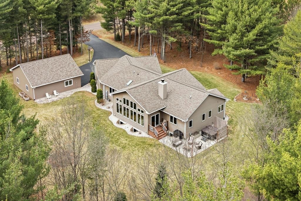 Photo of 909 Thistle LANE, Eau Claire, WI 54703 (MLS # 1599640)