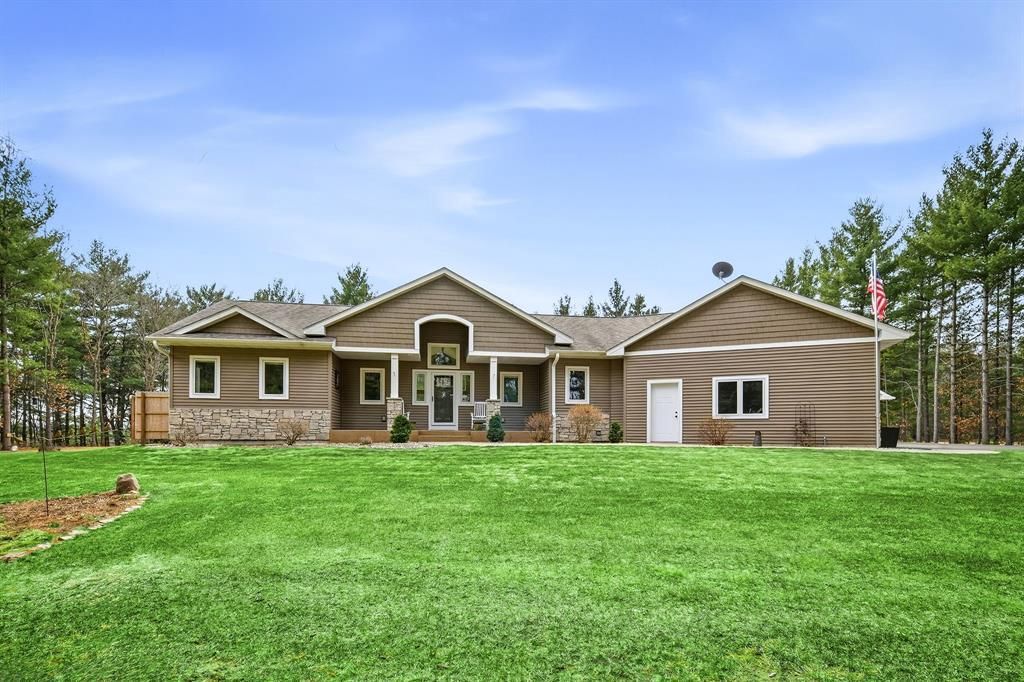 Photo of 909 Thistle LANE, Eau Claire, WI 54703 (MLS # 1599640)