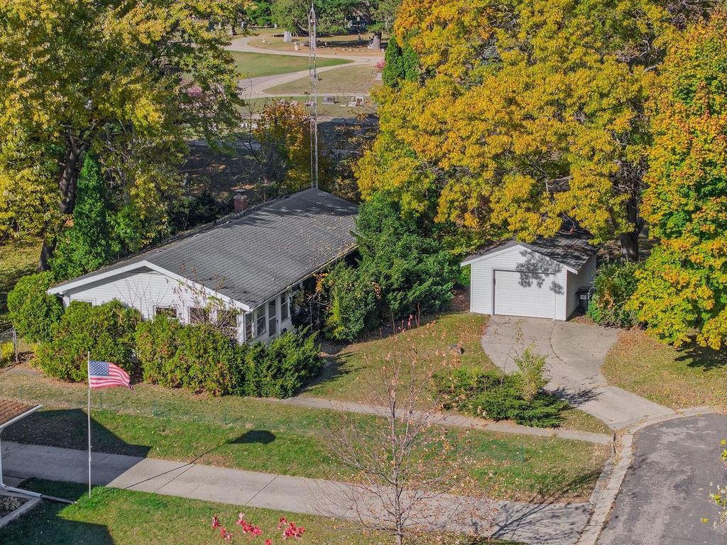 Photo of 313 Bluff View COURT, Portage, WI 53901 (MLS # 2012211)