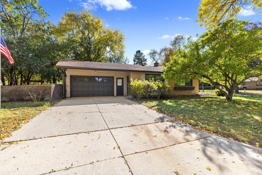 Photo of 7424 N 38th STREET, Milwaukee, WI 53209 (MLS # 1985076)