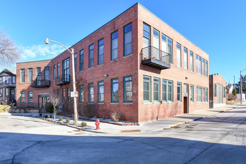 Photo of 306 E Lincoln AVENUE #2, Milwaukee, WI 53207 (MLS # 1947256)
