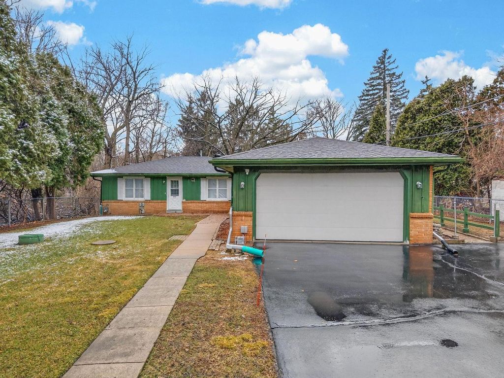 Photo of W231S2543 Racine AVENUE, Waukesha, WI 53186 (MLS # 1953689)