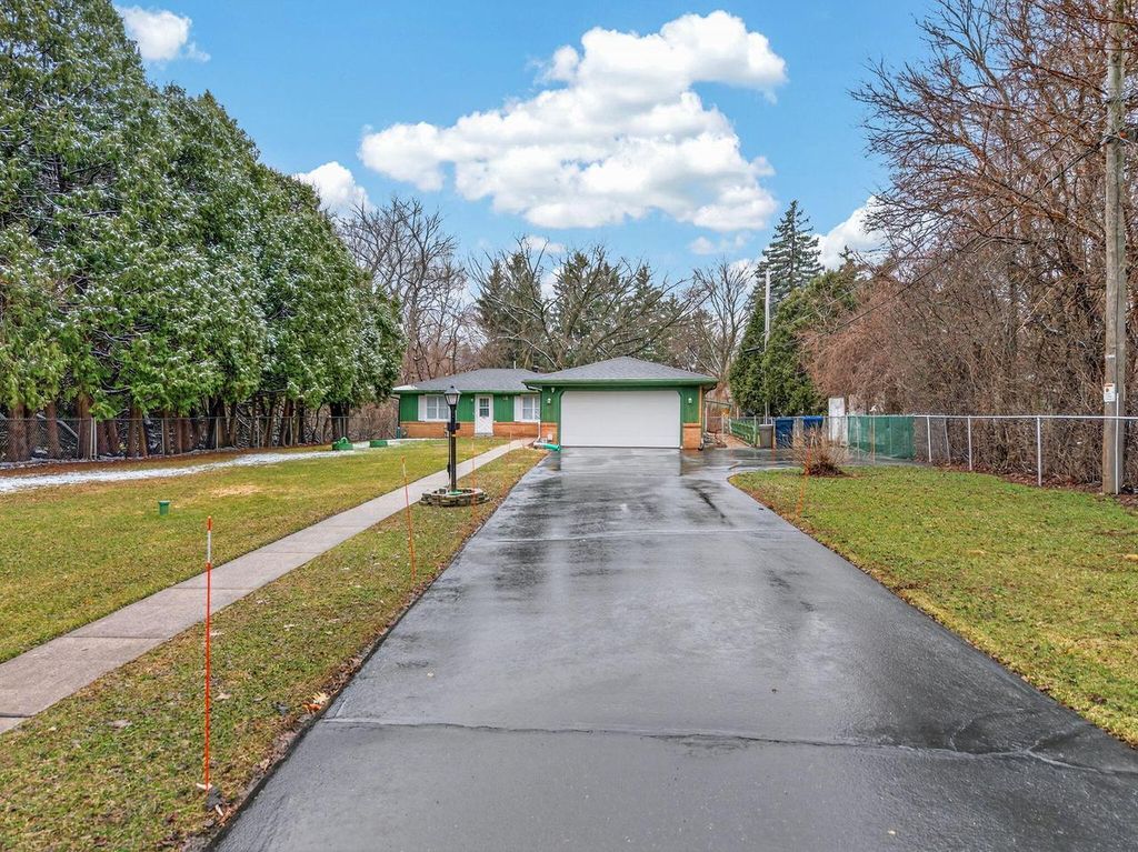 Photo of W231S2543 Racine AVENUE, Waukesha, WI 53186 (MLS # 1953689)