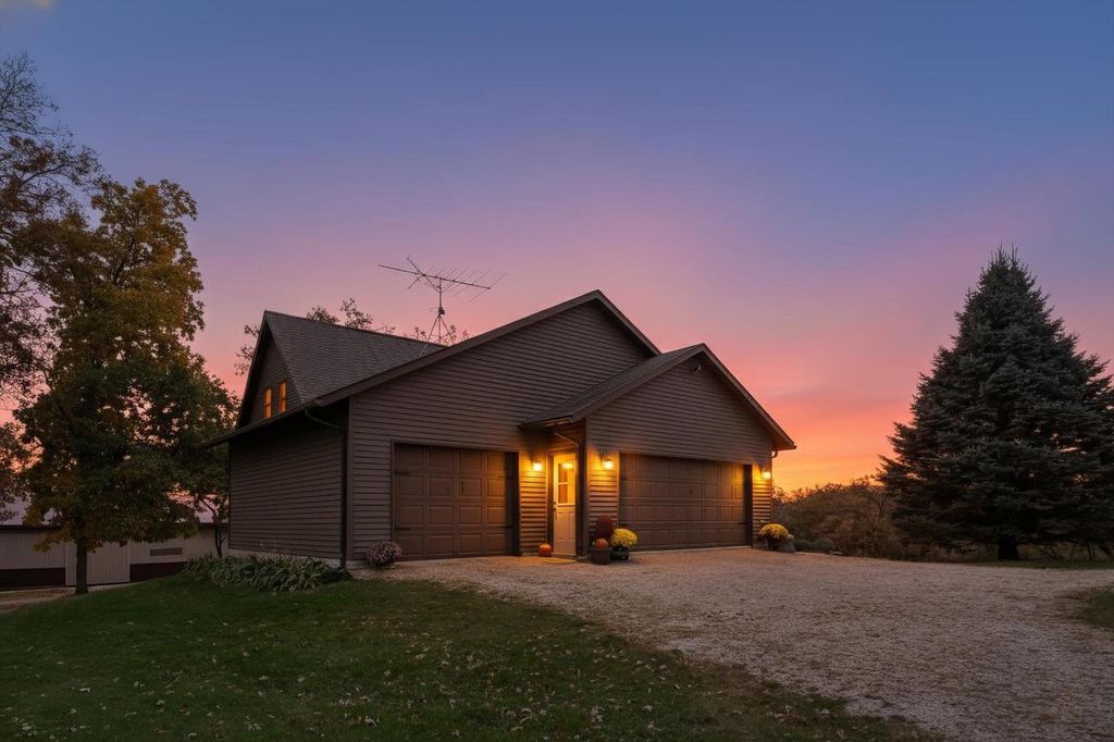 Photo of 4800 Cub Hollow Rd, Gratiot, WI 53541 (MLS # 2010904)