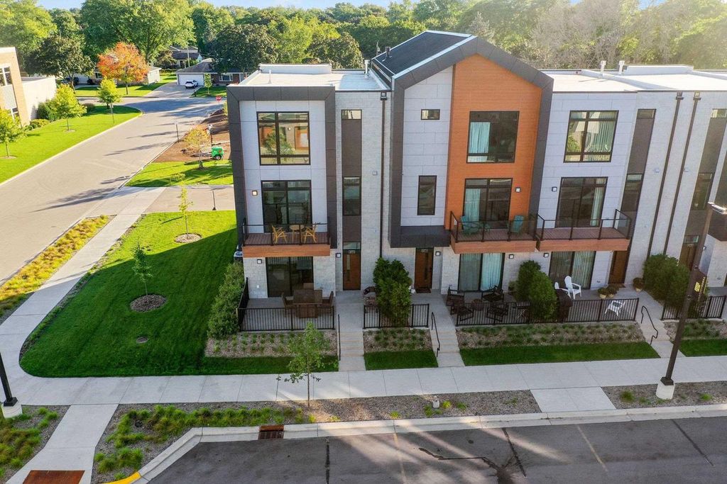 Photo of 1071 Brookwood DRIVE, Green Bay, WI 54304 (MLS # 50322294)