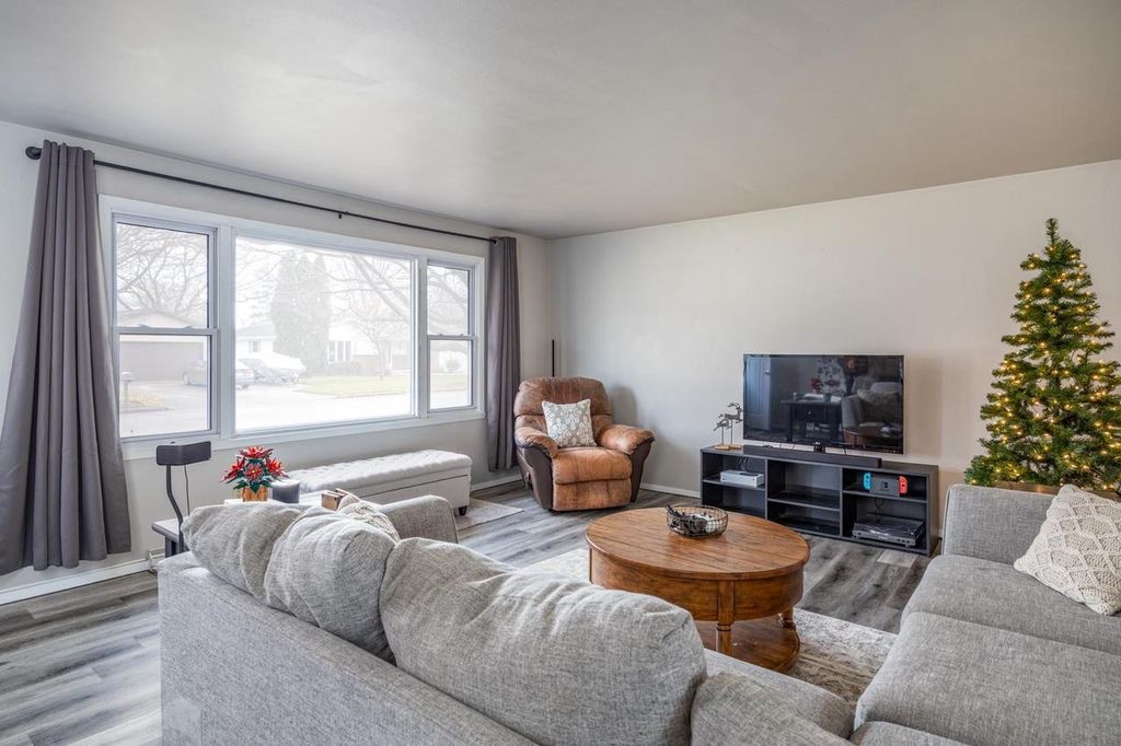 Photo of 2915 S Gladys AVENUE, Appleton, WI 54915 (MLS # 50318681)