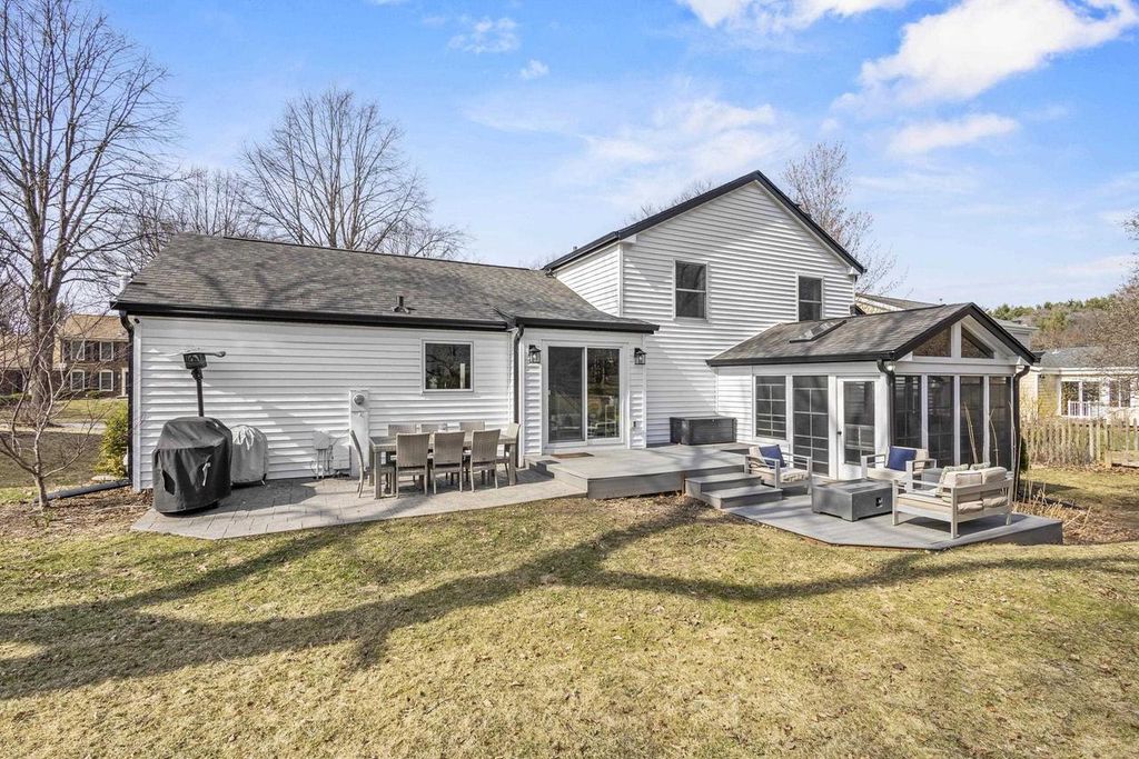 Photo of 1525 Windfield WAY, Middleton, WI 53562 (MLS # 2022595)