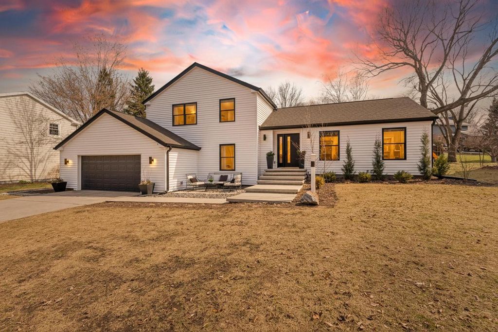 Photo of 1525 Windfield WAY, Middleton, WI 53562 (MLS # 2022595)