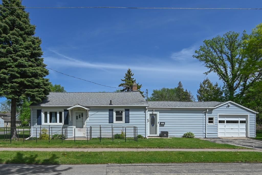 Photo of 2034 Minerva STREET, Oshkosh, WI 54901 (MLS # 50325789)