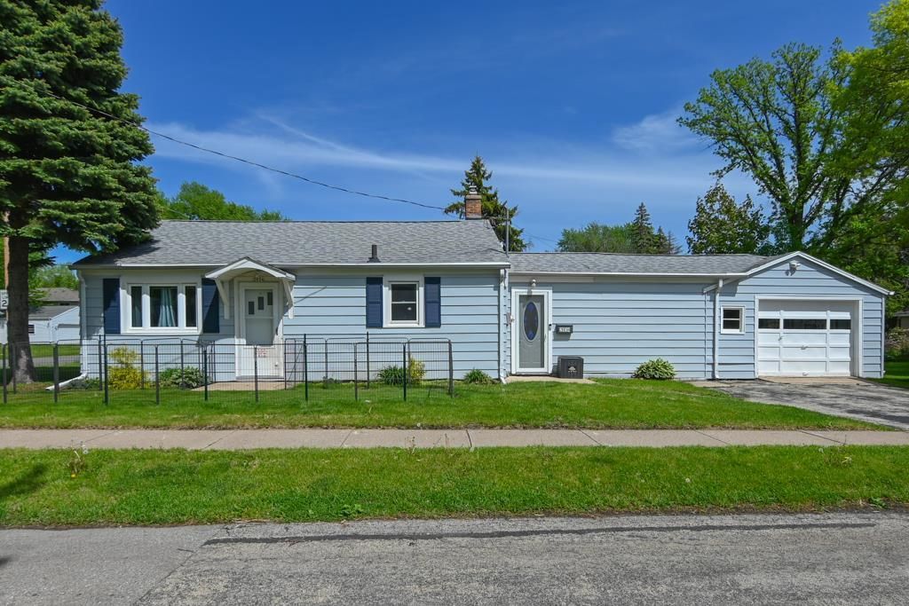 Photo of 2034 Minerva STREET, Oshkosh, WI 54901 (MLS # 50325789)