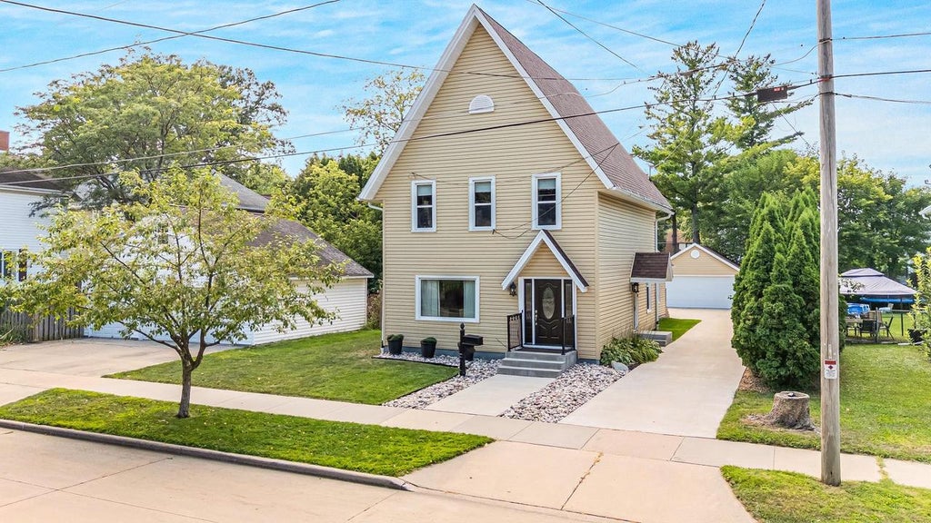 Photo of 717 Powers STREET, Oshkosh, WI 54901 (MLS # 50331863)