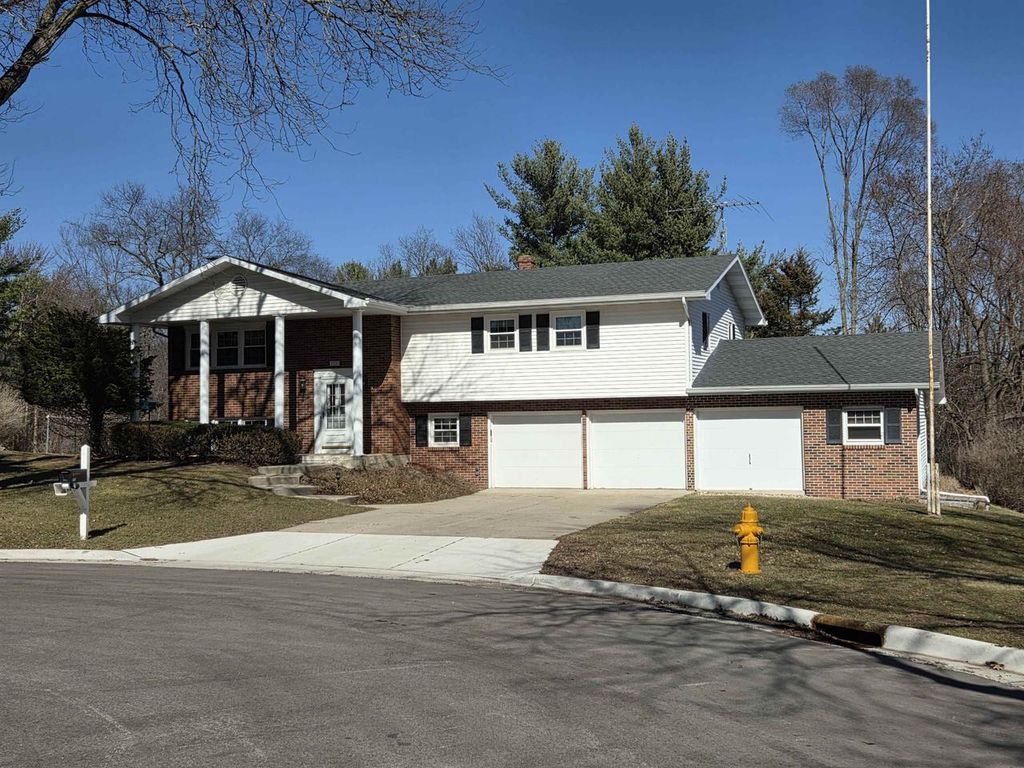 Photo of 3221 Dover COURT, Janesville, WI 53546 (MLS # 2018057)