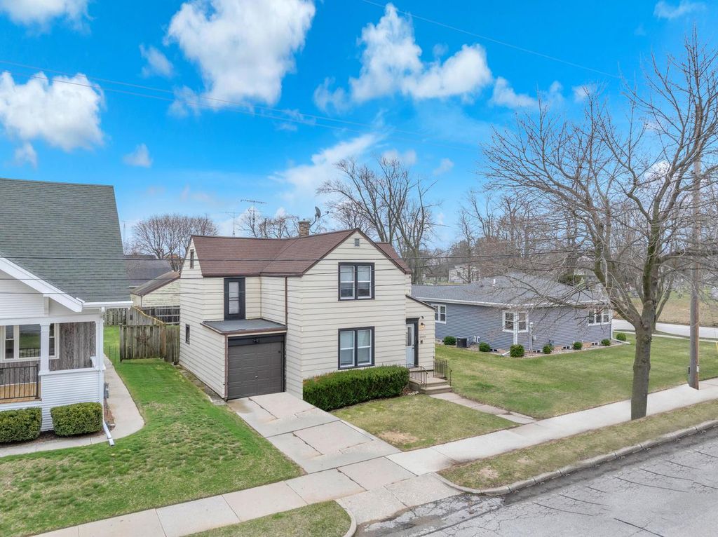 Photo of 2605 School STREET, Two Rivers, WI 54241 (MLS # 1958116)