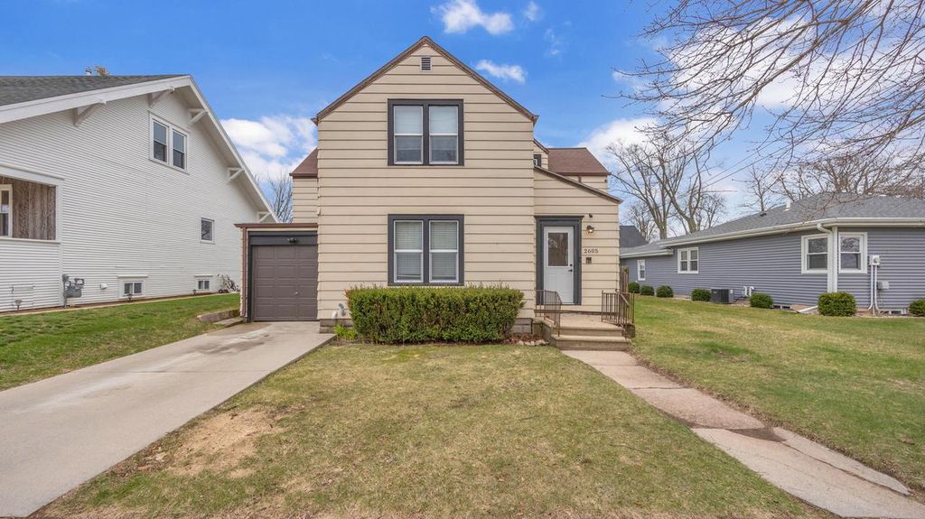 Photo of 2605 School STREET, Two Rivers, WI 54241 (MLS # 1958116)