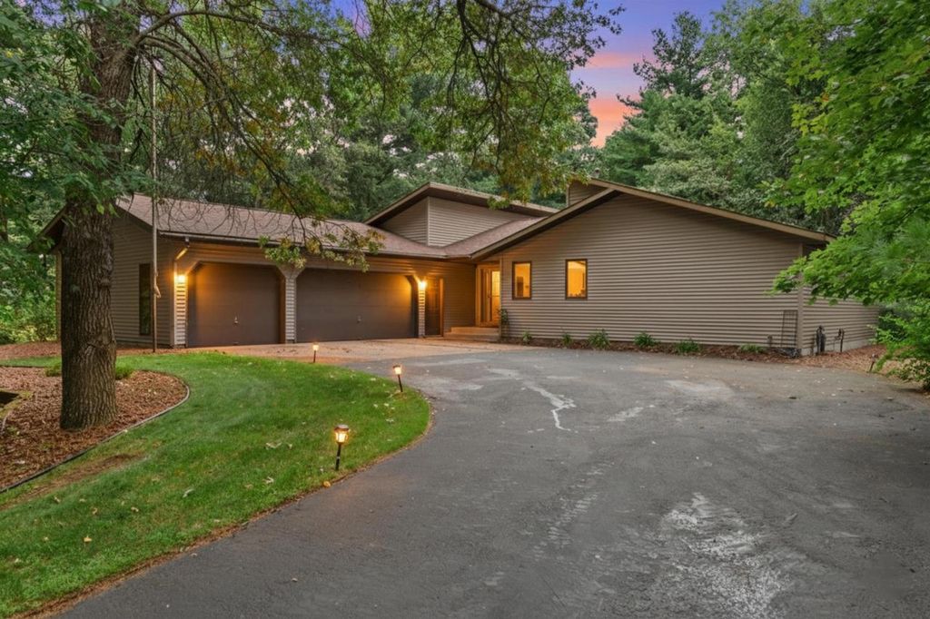 Photo of 313 Woodland DRIVE, Stevens Point, WI 54482 (MLS # 22601752)