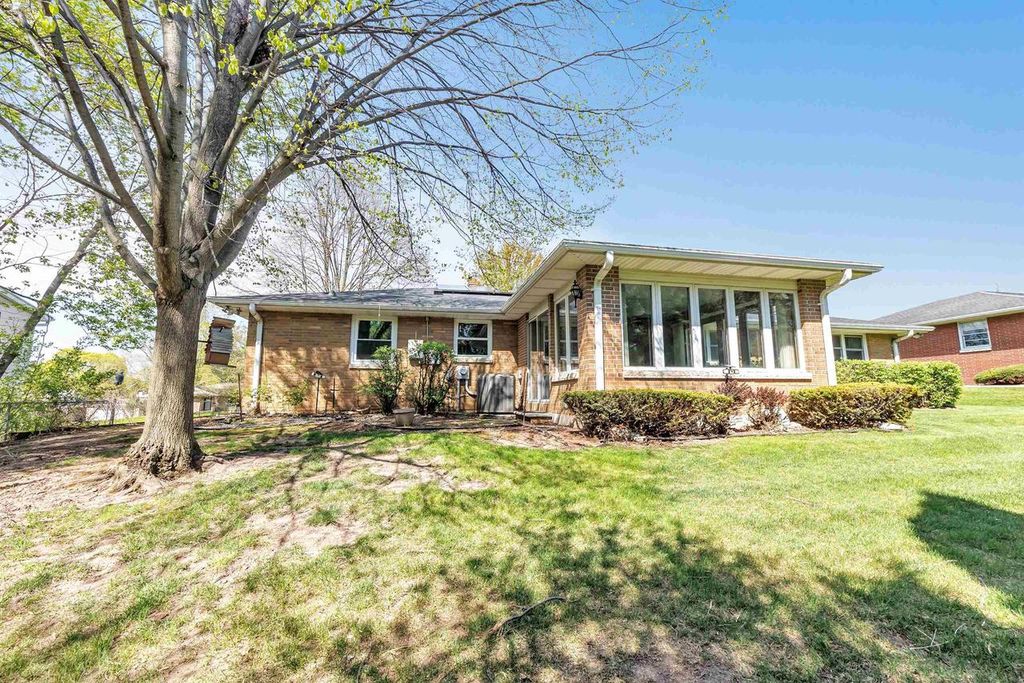 Photo of 121 St Francis DRIVE, Green Bay, WI 54301 (MLS # 50325455)