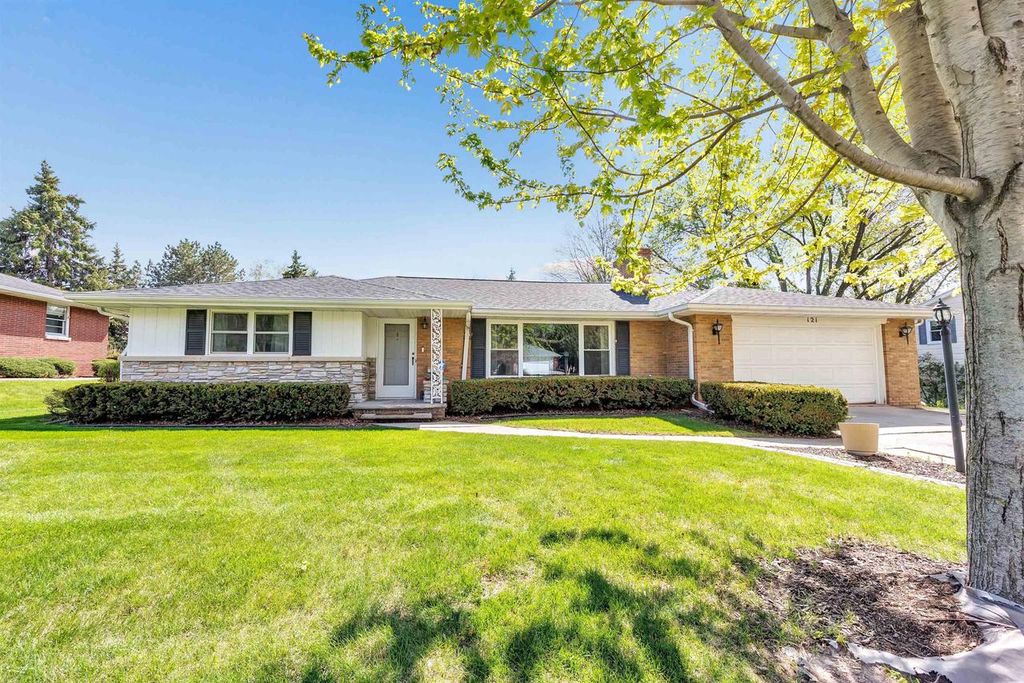 Photo of 121 St Francis DRIVE, Green Bay, WI 54301 (MLS # 50325455)