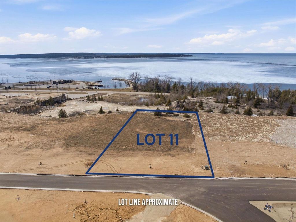 Photo of Quarry Bluff COURT, Sturgeon Bay, WI 54235 (MLS # 50325152)