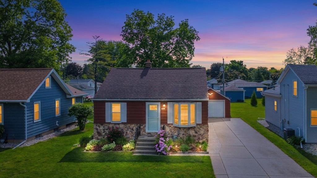 Photo of 1932 Delaware STREET, Oshkosh, WI 54902 (MLS # 50326766)