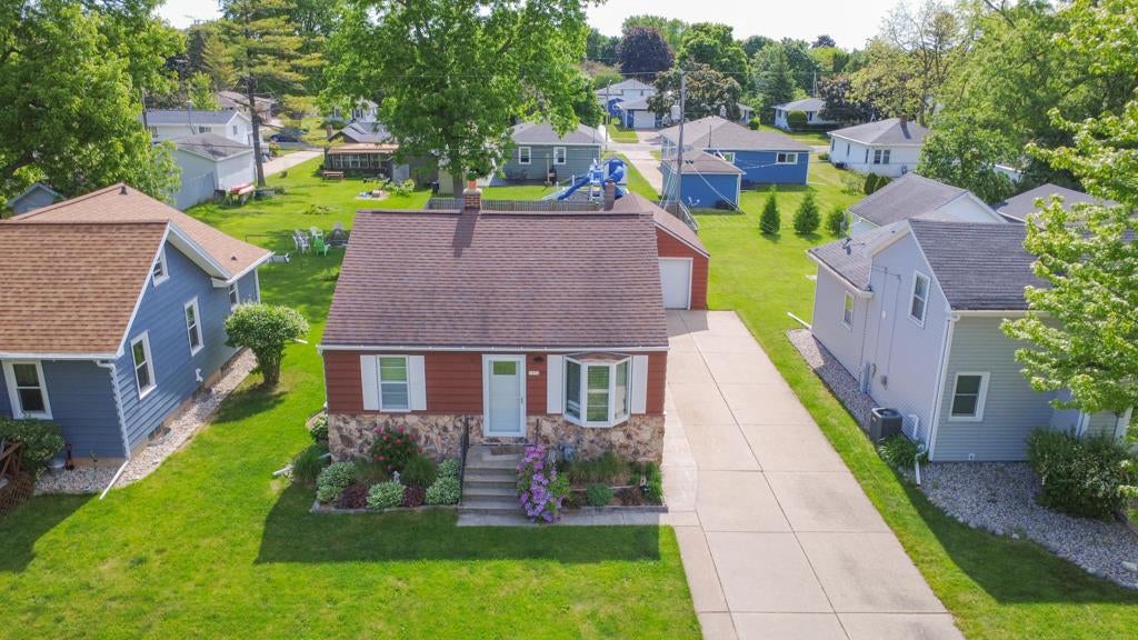 Photo of 1932 Delaware STREET, Oshkosh, WI 54902 (MLS # 50326766)