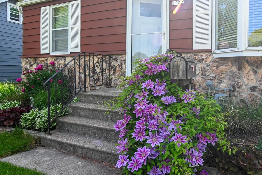 Photo of 1932 Delaware STREET, Oshkosh, WI 54902 (MLS # 50326766)