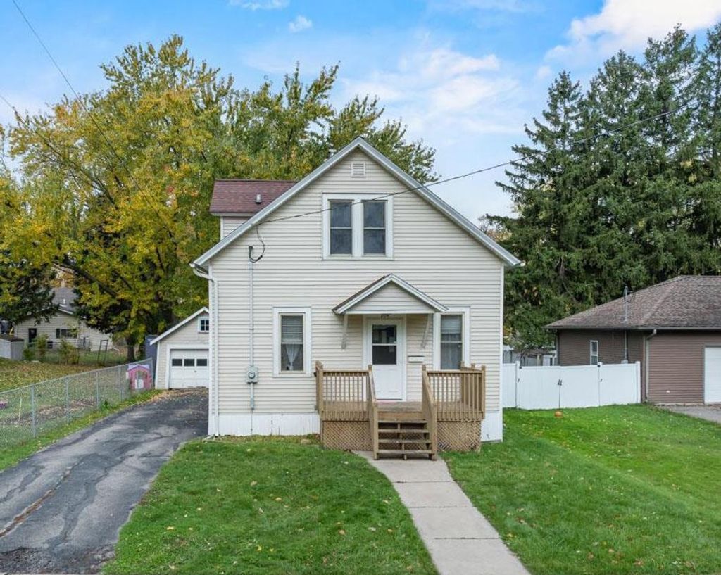 Photo of 204 N Hinman AVENUE, Marshfield, WI 54449 (MLS # 22505142)